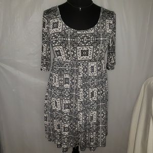 Babydoll top 2X empire waist black and white print